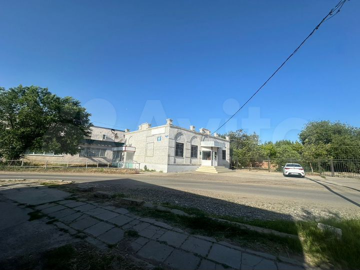 Здания с земельным участком