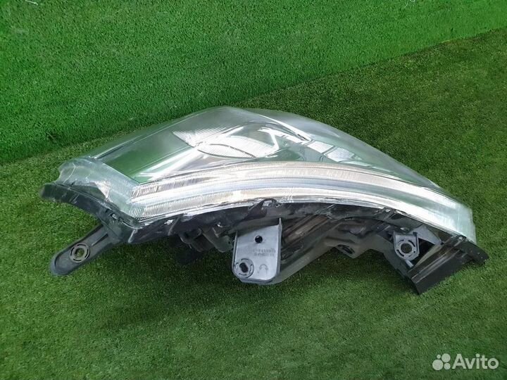 Фара левая Nissan Tiida