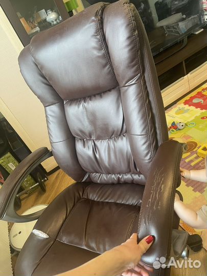Кожаное кресло бу