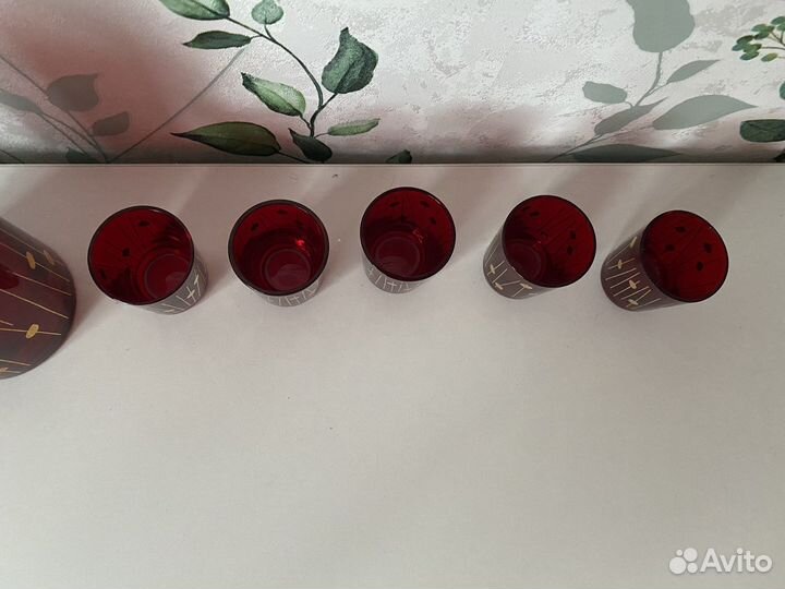 Графин со стопками. Марганцевое. Рубиновое стекло