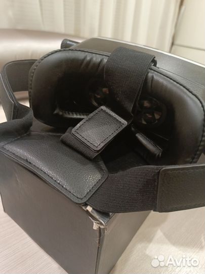 Virtual reality glasses