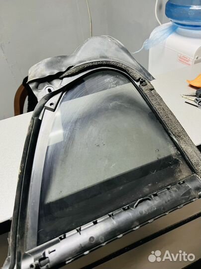 Форточка двери задняя левая Porsche Panamera 970