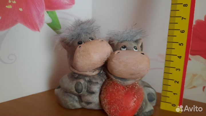 Статуэтка бегемотики. Love
