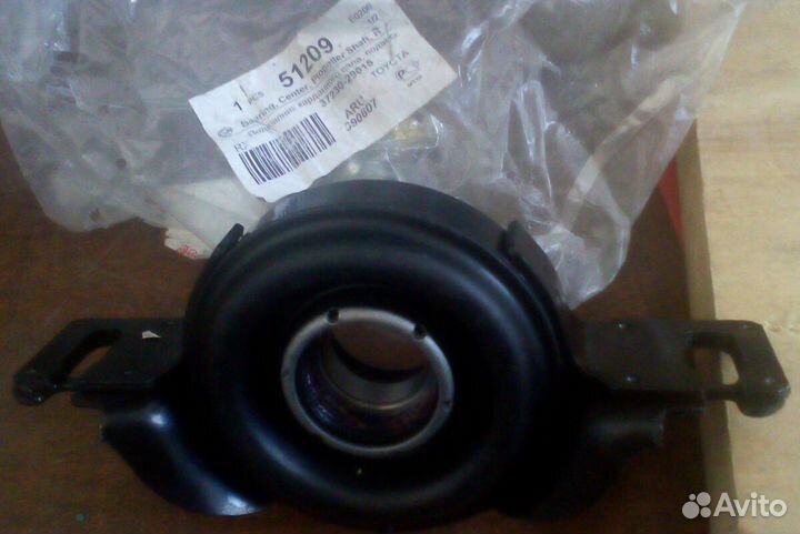 Подвесной подшипник карданного вала на Toyota noah