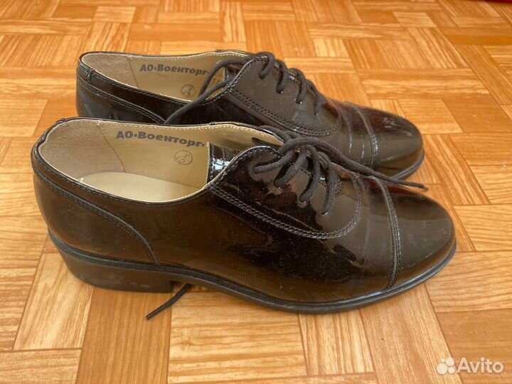 Женские лакированные