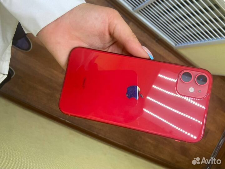 Телефон iPhone 11