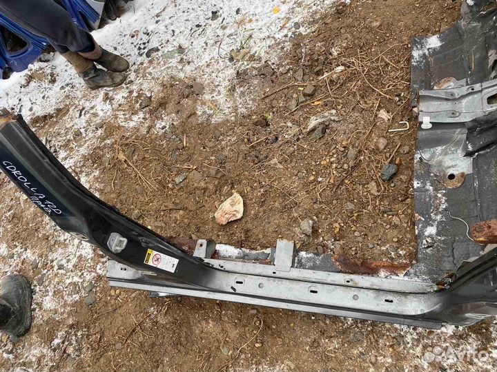 Правый порог со стойкой Toyota Corolla 120 седан