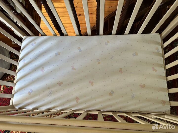 Детская кроватка с матрасом