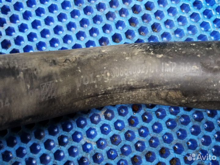 Патрубок радиатора нижний Volvo s40 v40