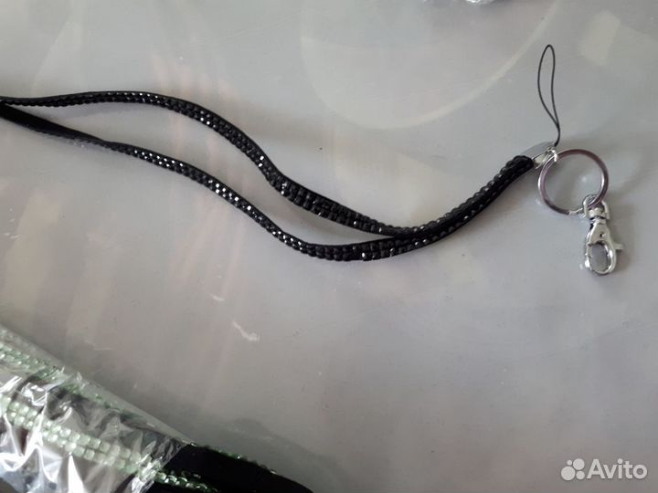 Шнурок для ключей,бейджиков, телефонов (много)