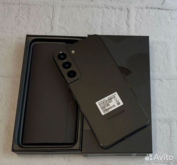 Samsung Galaxy S22, 8/256 ГБ