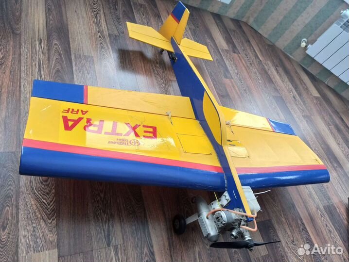 Радиоуправляемый самолет с двс