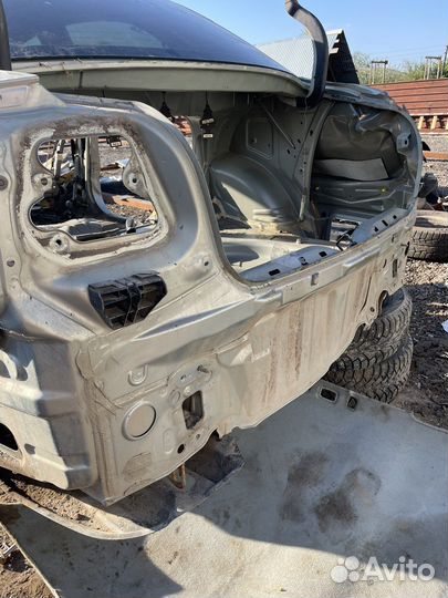 Задняя часть панель задка крыло авенсис 2 250