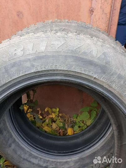 Bridgestone Blizzak Spike-01 225/65 R17 106T