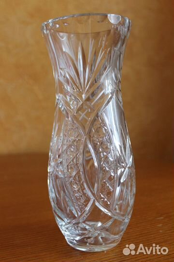 Подсвечники-подковы и вазы хрустальные