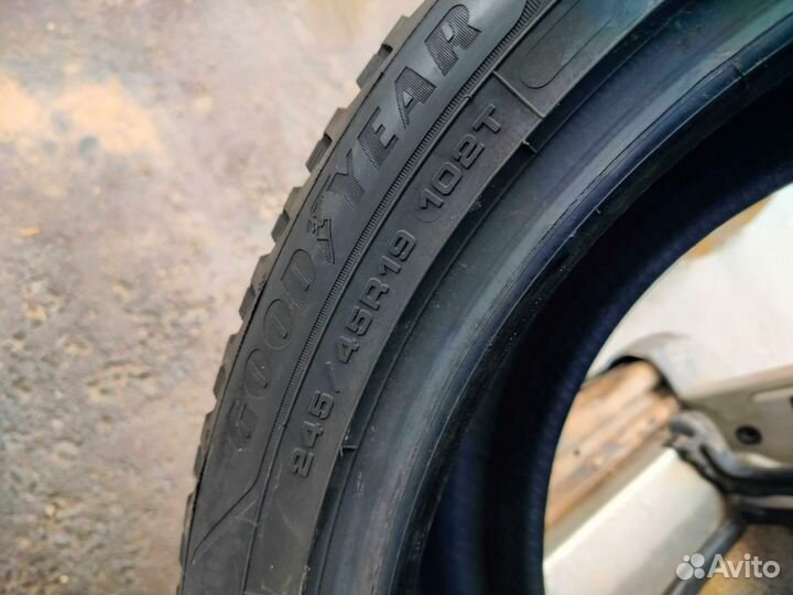Goodyear UltraGrip Arctic 2 245/45 R19 и 275/40 R19 102T