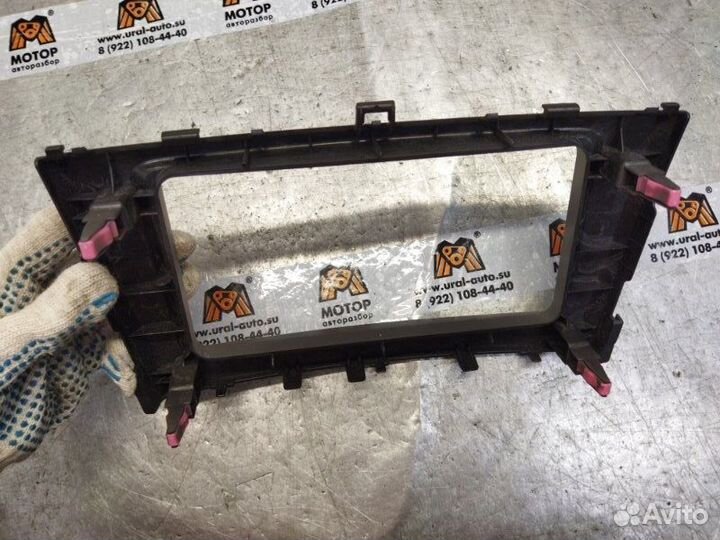 Консоль магнитолы Toyota Avensis 3 седан 1.8