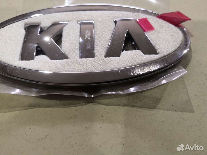 Значок на капот KIA