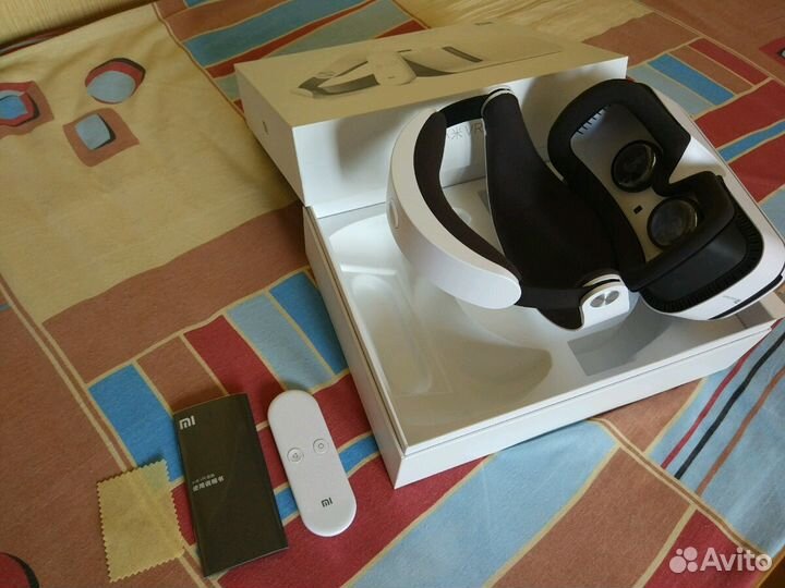 Xiaomi Mi VR - очки виртуальной реальности