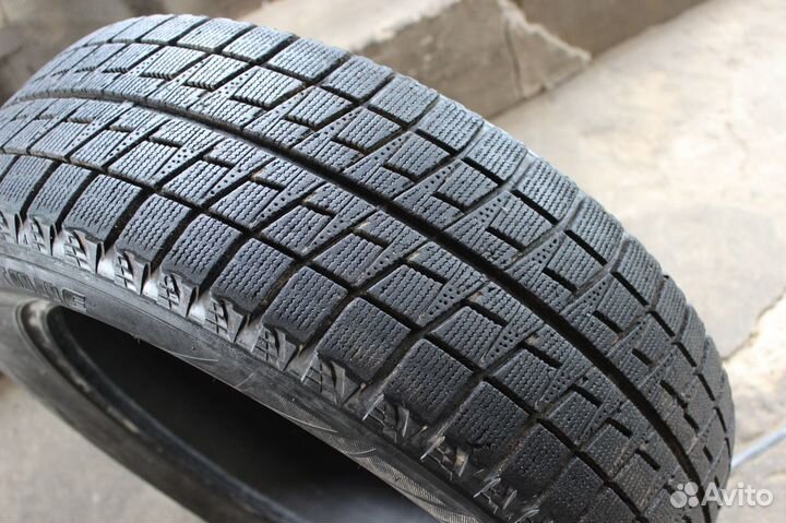 Bridgestone Blizzak Revo2 215/60 R17