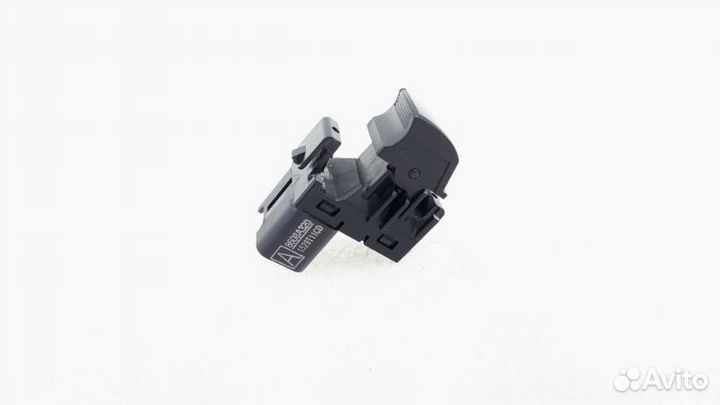 Кнопка стеклоподъемника передняя Mitsubishi L200