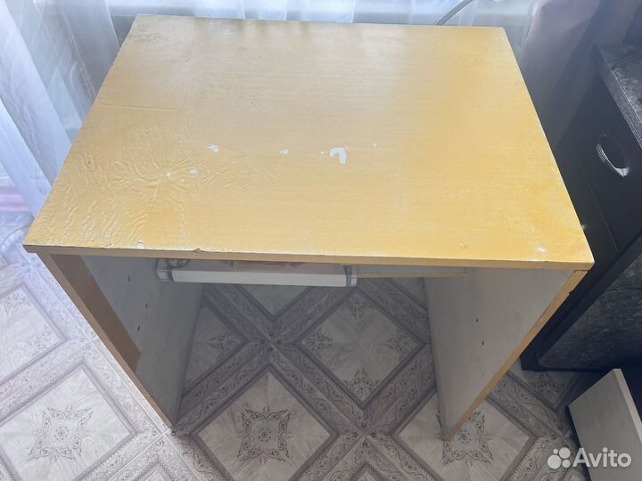 Стол письменный