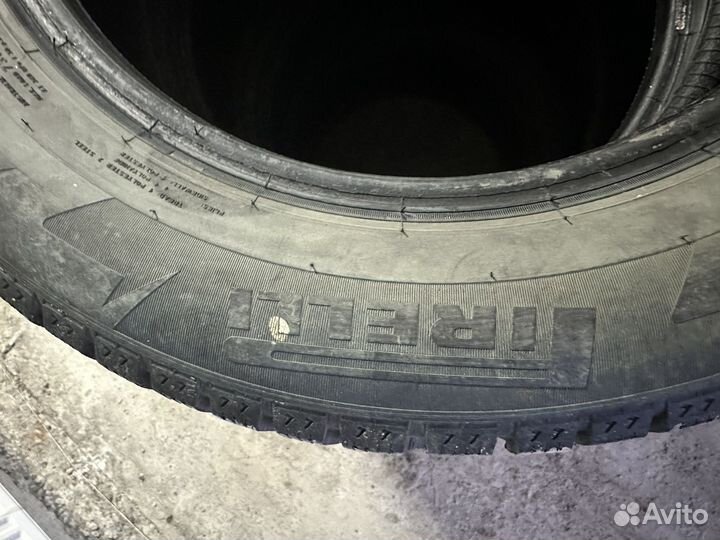 Pirelli Ice Zero 215/55 R16