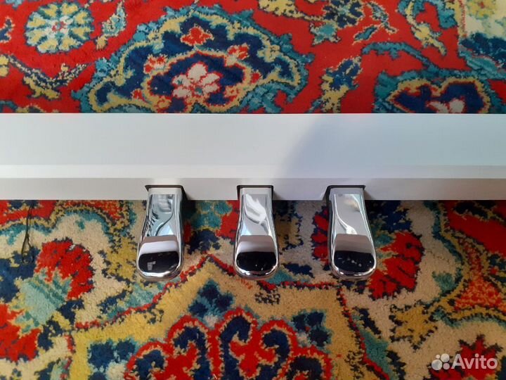 Roland F701-WH цифровое пиано