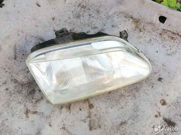 Фара передняя Рено Меган 1