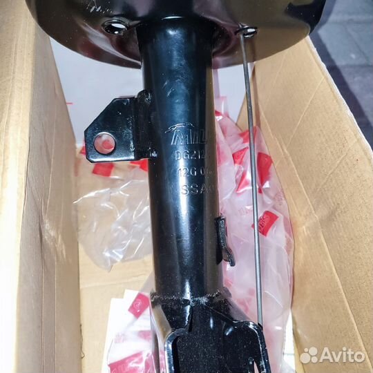 Амортизатор Toyota Prius (Kyb 333388) Dg21236