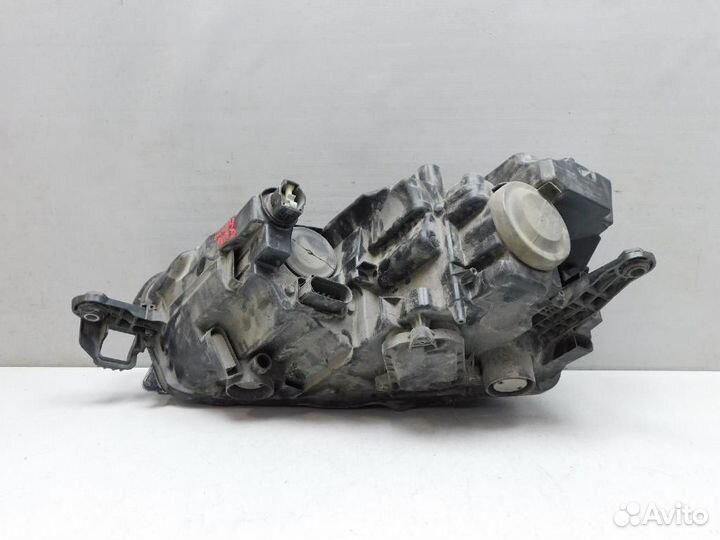 Фара правая Skoda Rapid