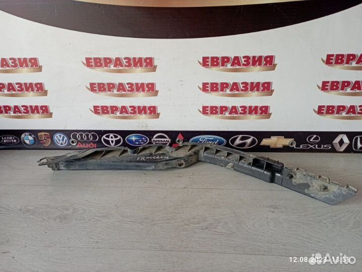 Крепление бампера переднее правое Skoda Octavia A5