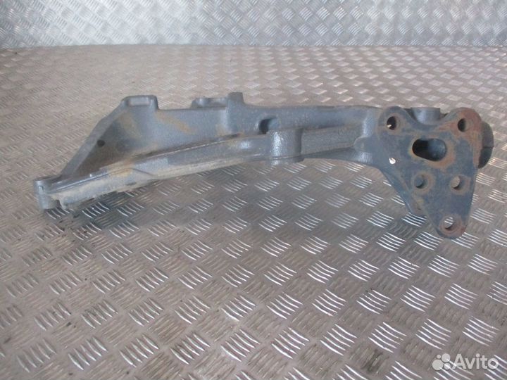 Кронштейн буксировочного крюка Mercedes-Benz A9613