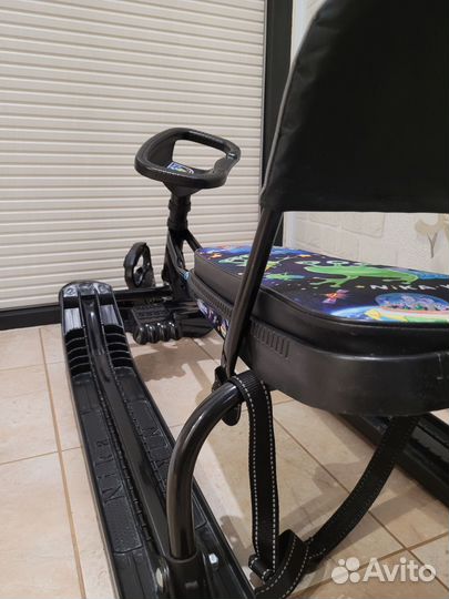 Детский снегокат со спинкой