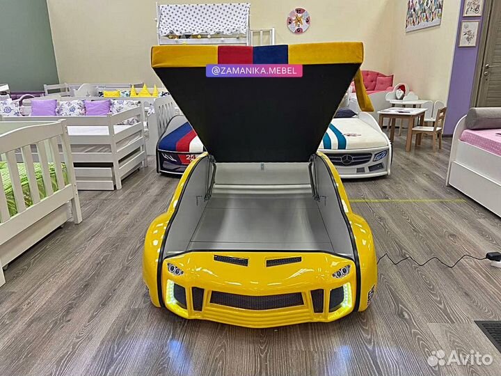 Детская кровать машина