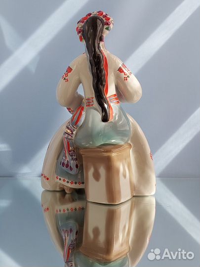 Статуэтка фарфор 