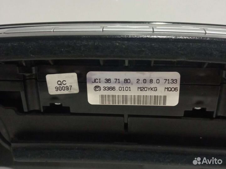 Подголовник с монитором