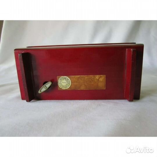 Шкатулка музыкальная старинная