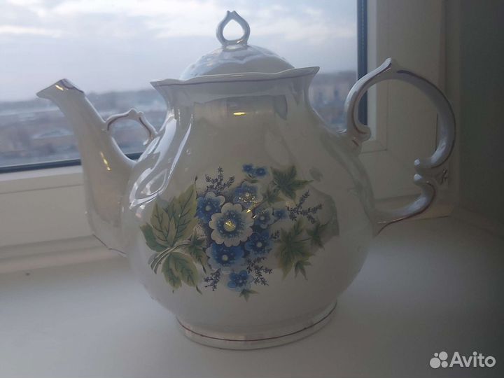 Фарфоровой чайник