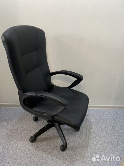 Компьютерное кресло руководителя