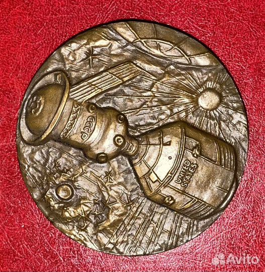 Медаль настольная Полет Союз-Аполлон 1975 год