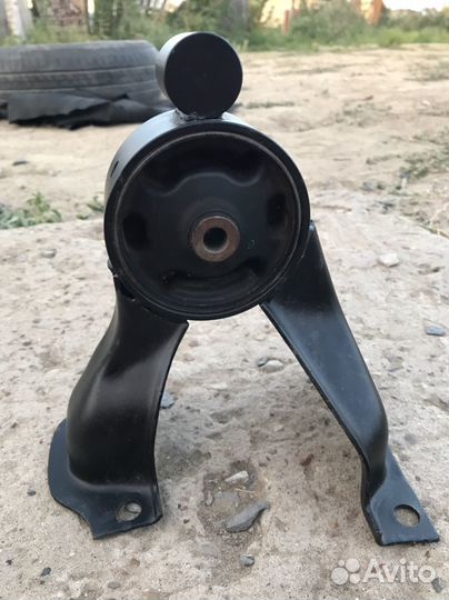 Подушка двигателя Mitsubishi Lancer