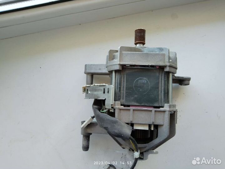 Мотор на стиральную машину