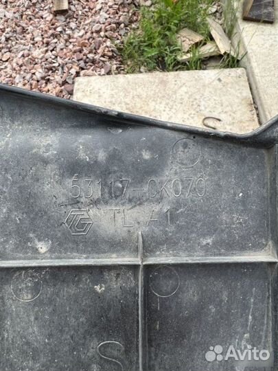 Кожух замка капота Toyota Fortuner GUN156 1GD-FTV