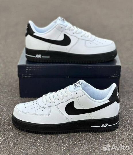 Nike air force 1 белые с чёрн разм. 44