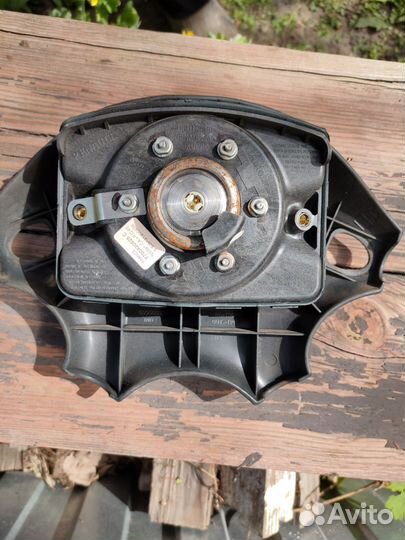 Подушка безопасности в руль Рено Сценик 1