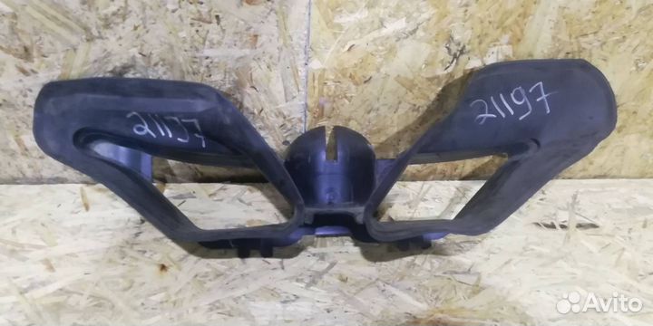 Воздухозаборник Renault Captur 2014 214B32587R