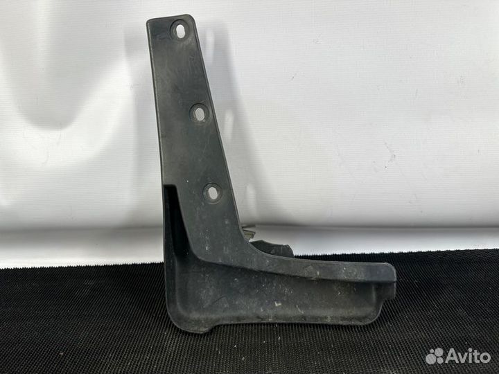 Брызговик передний правый Nissan X-Trail T31