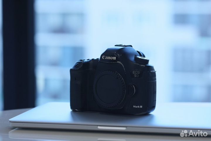 Зеркальный фотоаппарат Canon 5D mark III