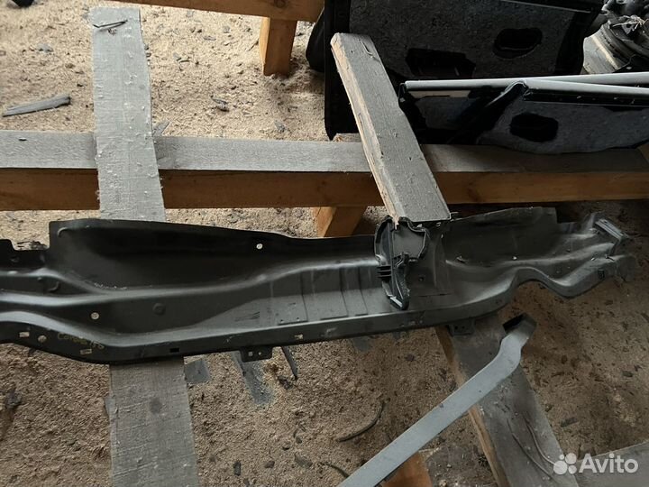 Усилитель жабо рамка Toyota Corolla 150